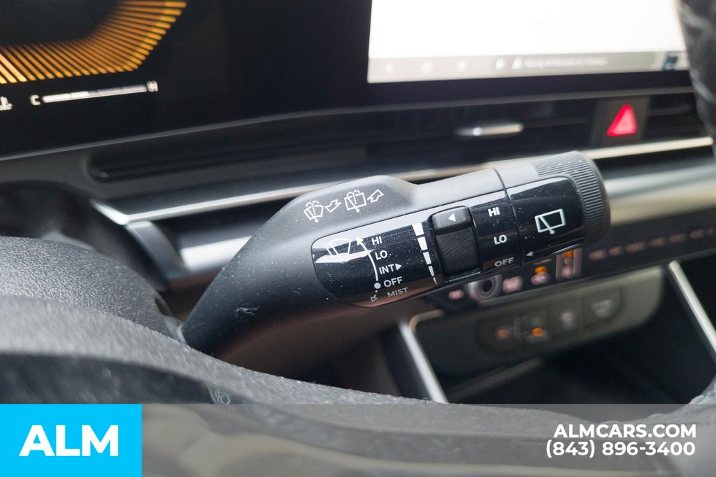 Used 2025 White Kia LXS image 32