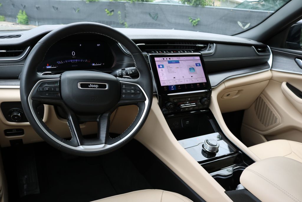 Used Car 2023 Jeep Grand Cherokee  Limited For Sale Under $35,000 In Austin, Texas