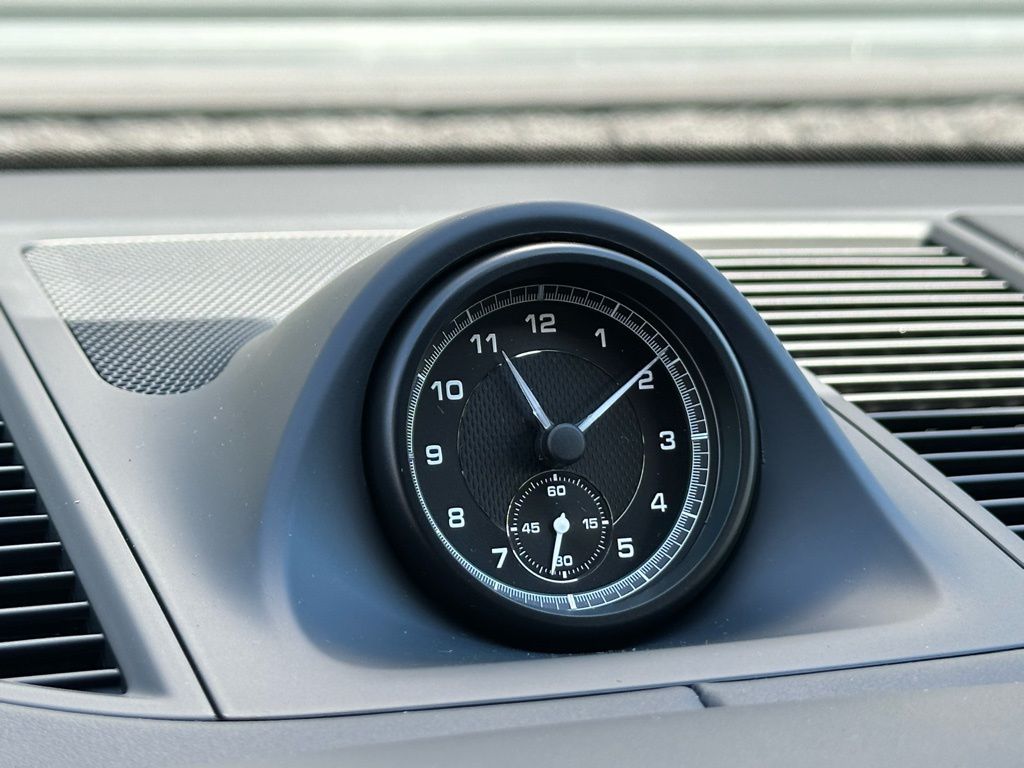 Thumbnail: 2026 Porsche Macan - 32