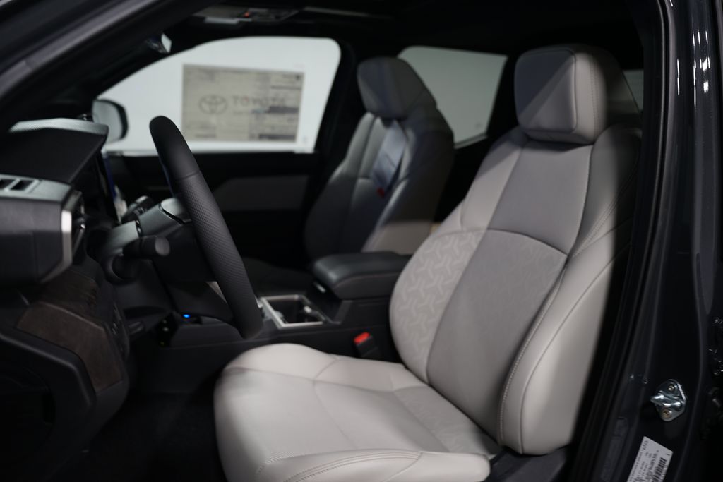 2025 Toyota Tacoma Limited 32