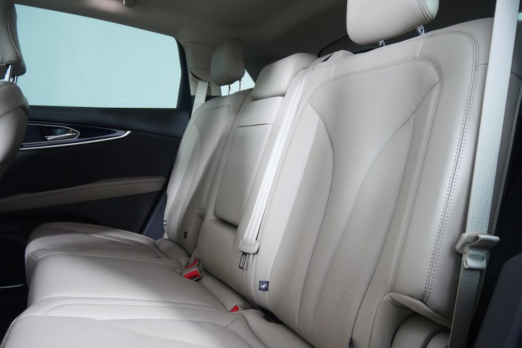 Thumbnail: 2021 Lincoln Nautilus - 14