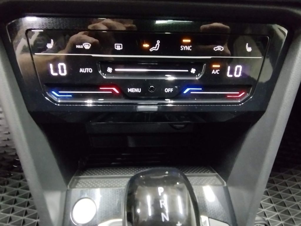 2025 Volkswagen Taos 1.5T SE Black