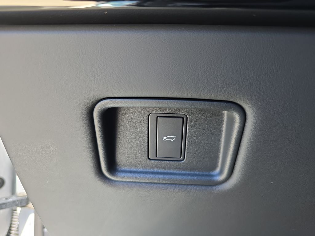 New 2026 White Land Rover Dynamic SE image 27