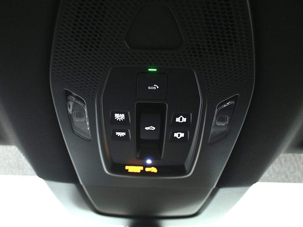 Thumbnail: 2026 Porsche Macan - 21