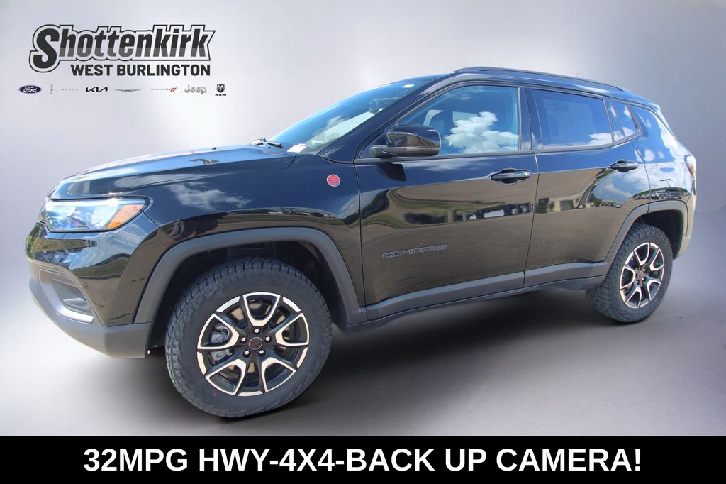 Diamond Black Crystal Pearlcoat 2025 Jeep Compass SUV / Crossover Four-Wheel Drive 8-Speed Automatic
