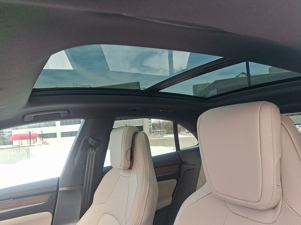 Thumbnail: 2026 Porsche Macan - 15