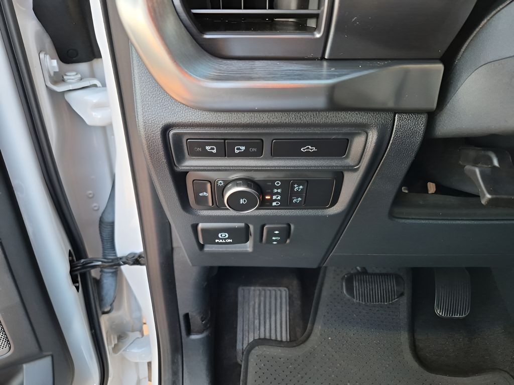 Used 2022 White Ford Lariat image 33