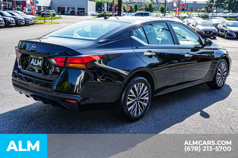 Used 2025 Black Nissan 2.5 SV image 5