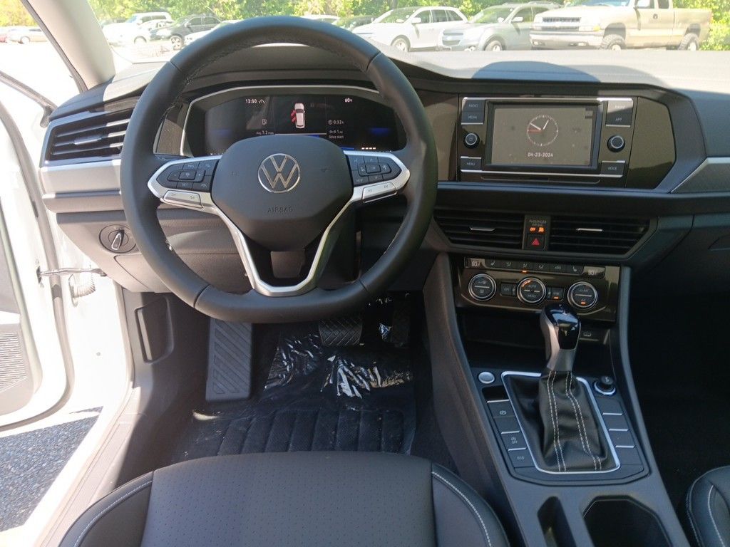 2024 Volkswagen Jetta 1.5T SE 13