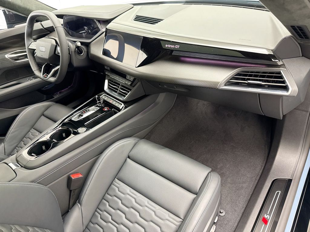 Thumbnail: 2026 Audi e-tron GT - 16