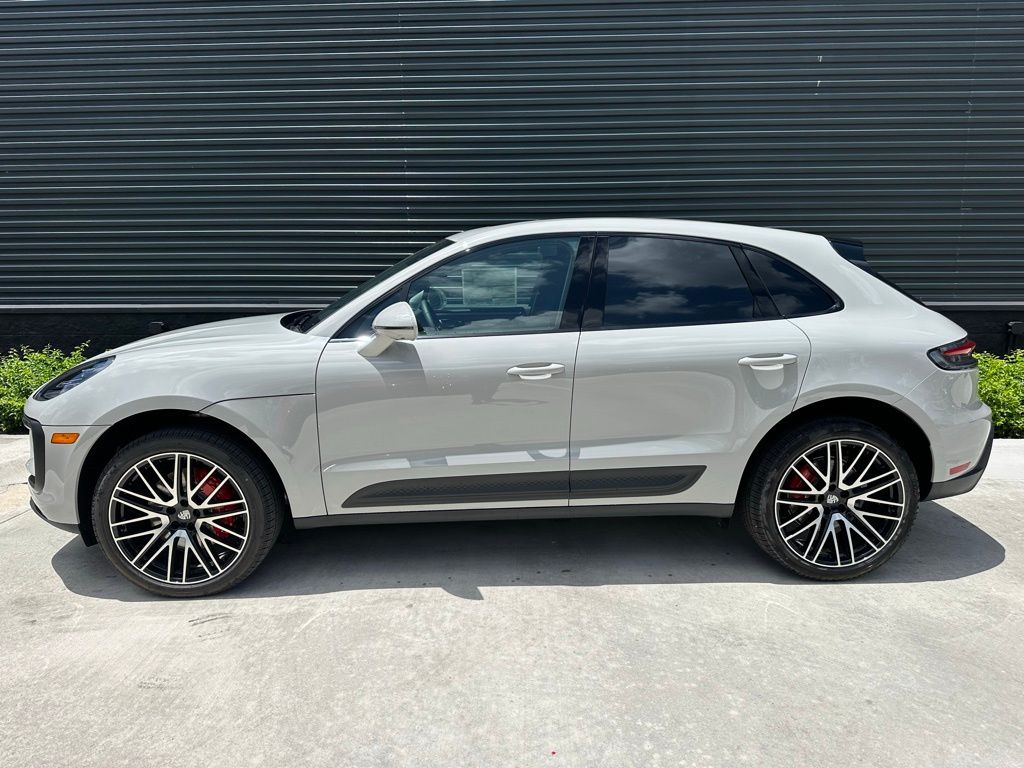 Thumbnail: 2025 Porsche Macan - 2