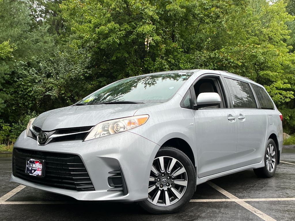 Silver Sky Metallic 2018 Toyota Sienna Minivan All-Wheel Drive 8-Speed Automatic