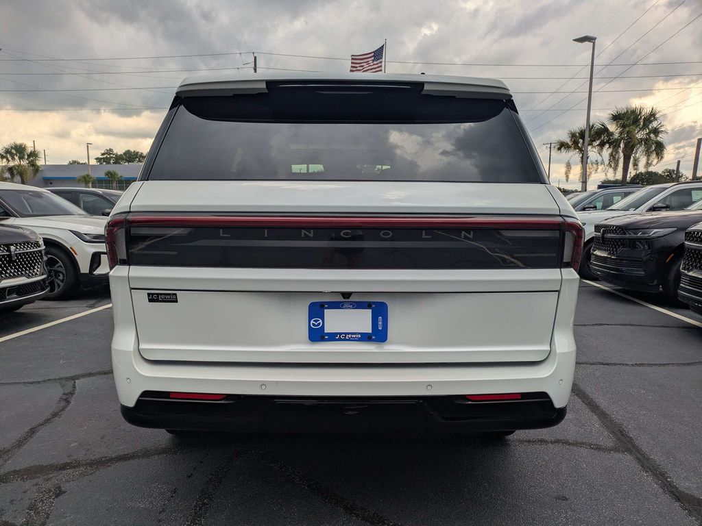 2027 Lincoln Navigator Reserve