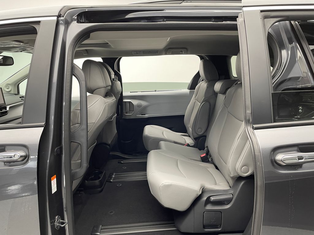 Thumbnail: 2025 Toyota Sienna - 32