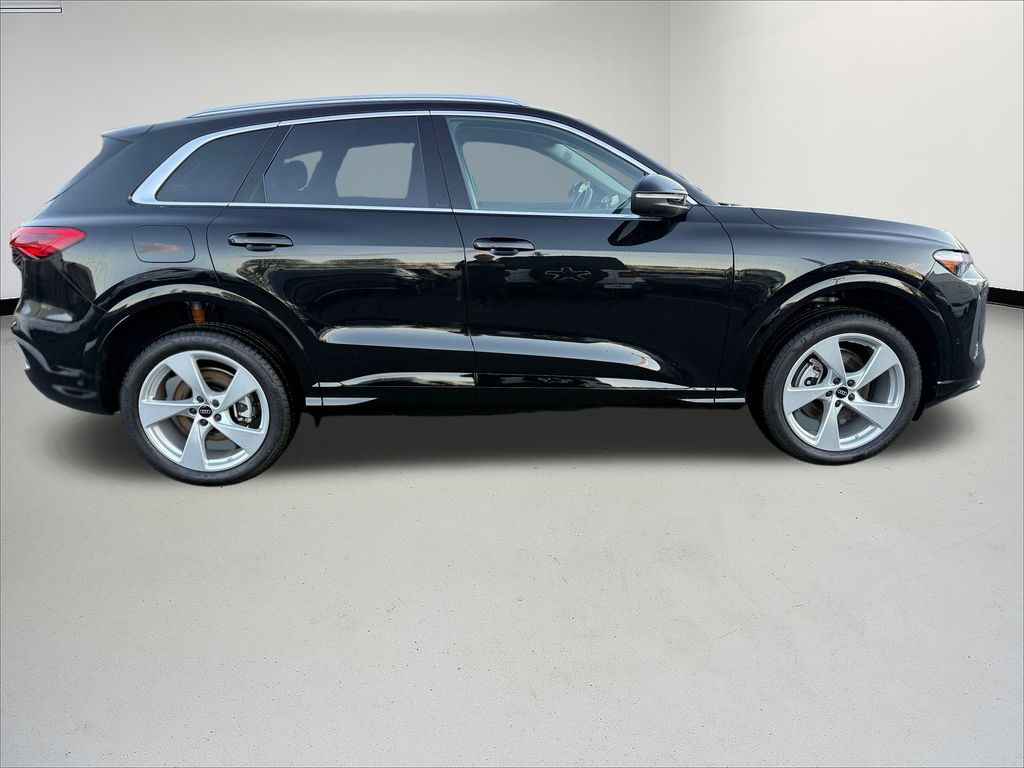 Thumbnail: 2025 Audi Q5 - 6