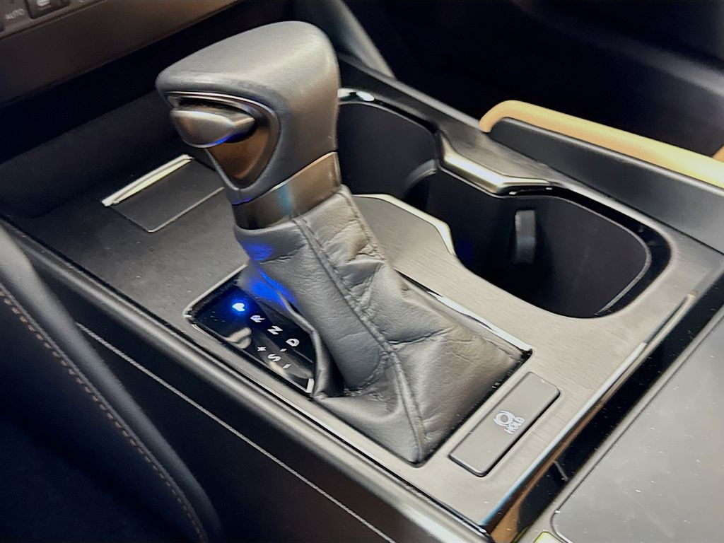 Thumbnail: 2024 Lexus ES - 17