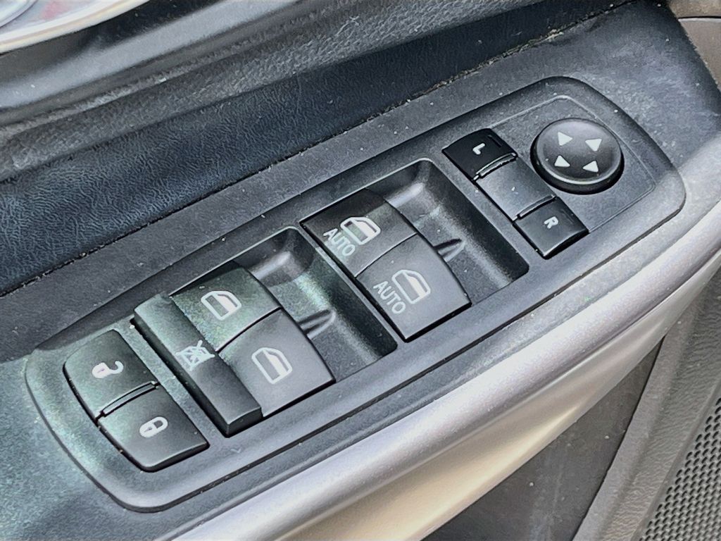 Used 2019 Gray Jeep Limited image 18