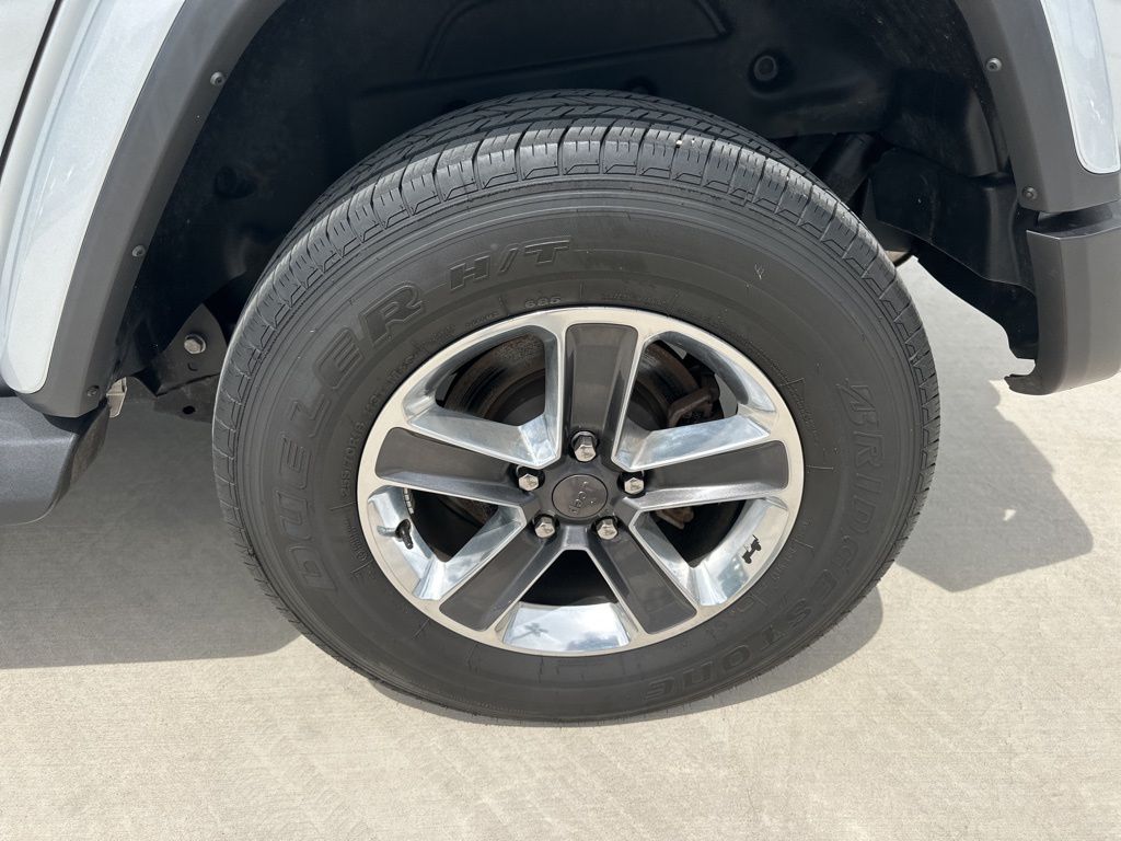 2023 Silver Zynith Clearcoat Jeep Wrangler Sahara 4X4 SUV