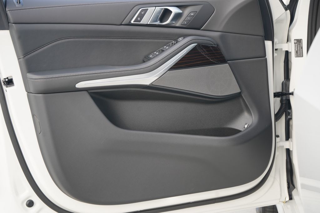 Thumbnail: 2026 BMW X5 - 10