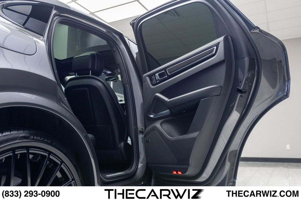 2023 Porsche Cayenne Coup Turbo - Photo 94