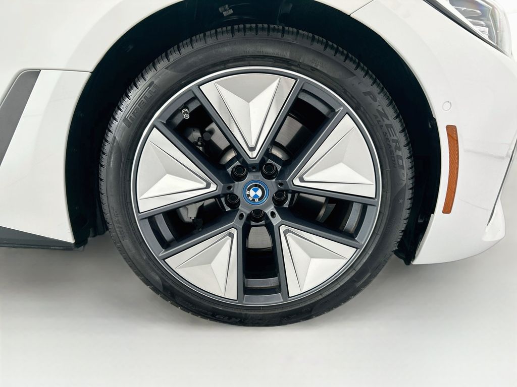 Thumbnail: 2023 BMW i4 - 31