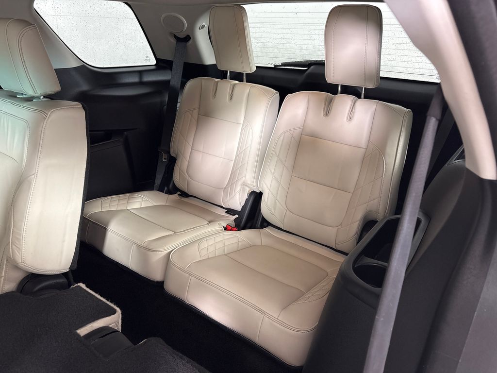 Used 2016 White Ford Platinum image 27