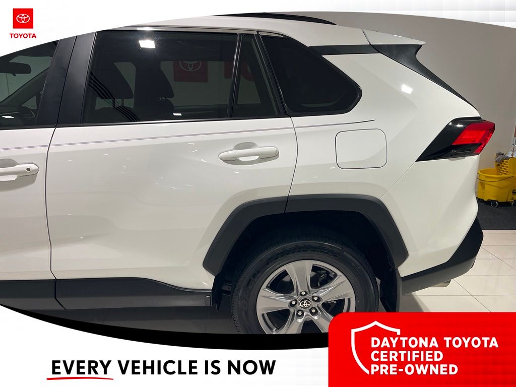 2024 Toyota RAV4 XLE - Photo 17