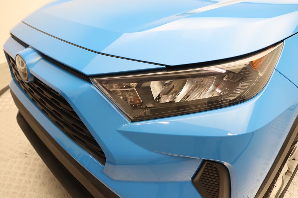 2021 Toyota RAV4 LE 3