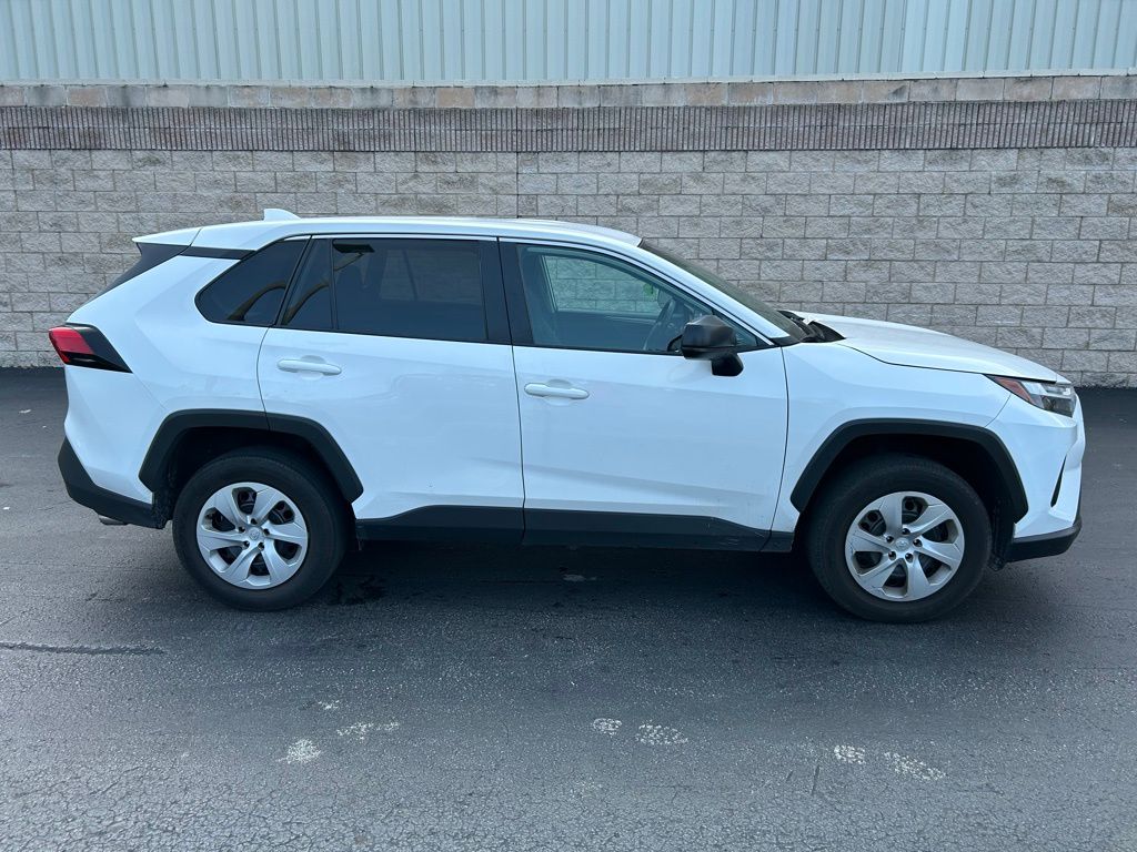 2024 Toyota RAV4 LE 6