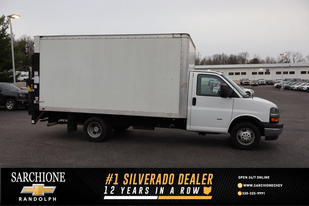 Summit White 2022 Chevrolet Express Chassis 3500 Cutaway 159 Van Rear-Wheel Drive 6-Speed Automatic Overdrive
