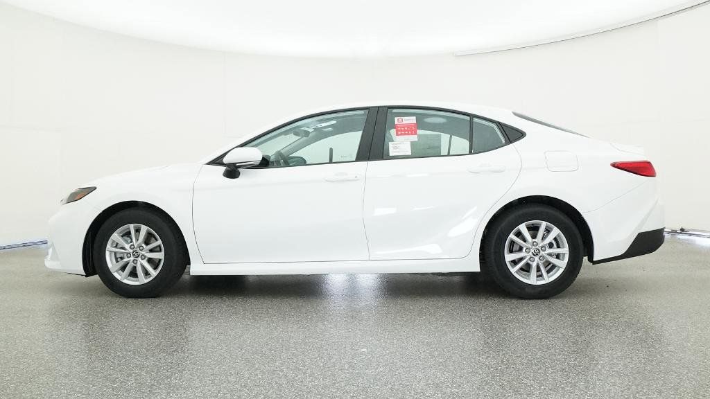 2025 Toyota Camry LE 32