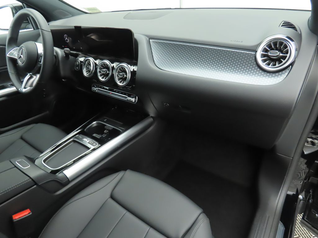 Thumbnail: 2025 Mercedes-Benz GLA - 17