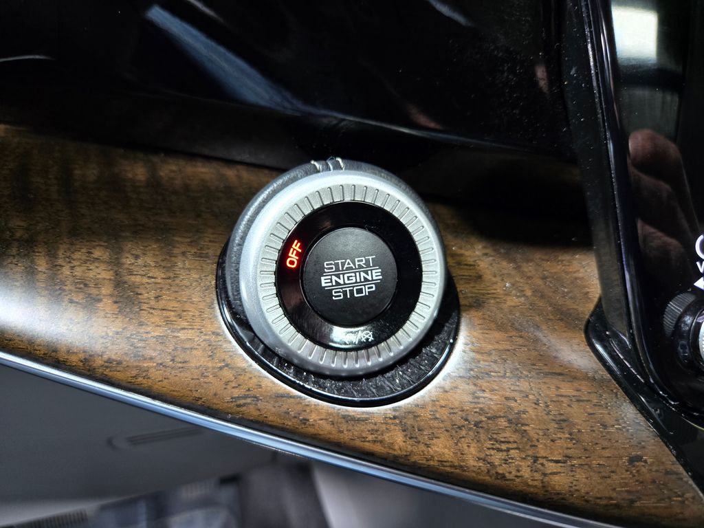2022 Jeep Grand Wagoneer Series II - Photo 18