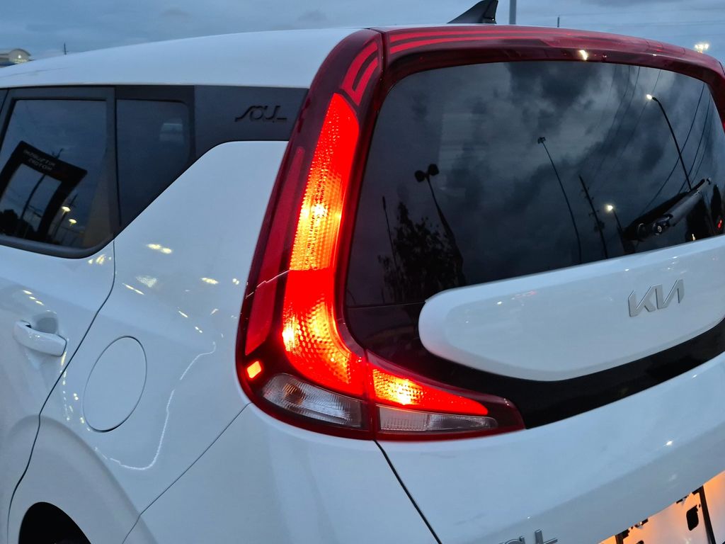 2022 Kia Soul LX White at Gullo Toyota