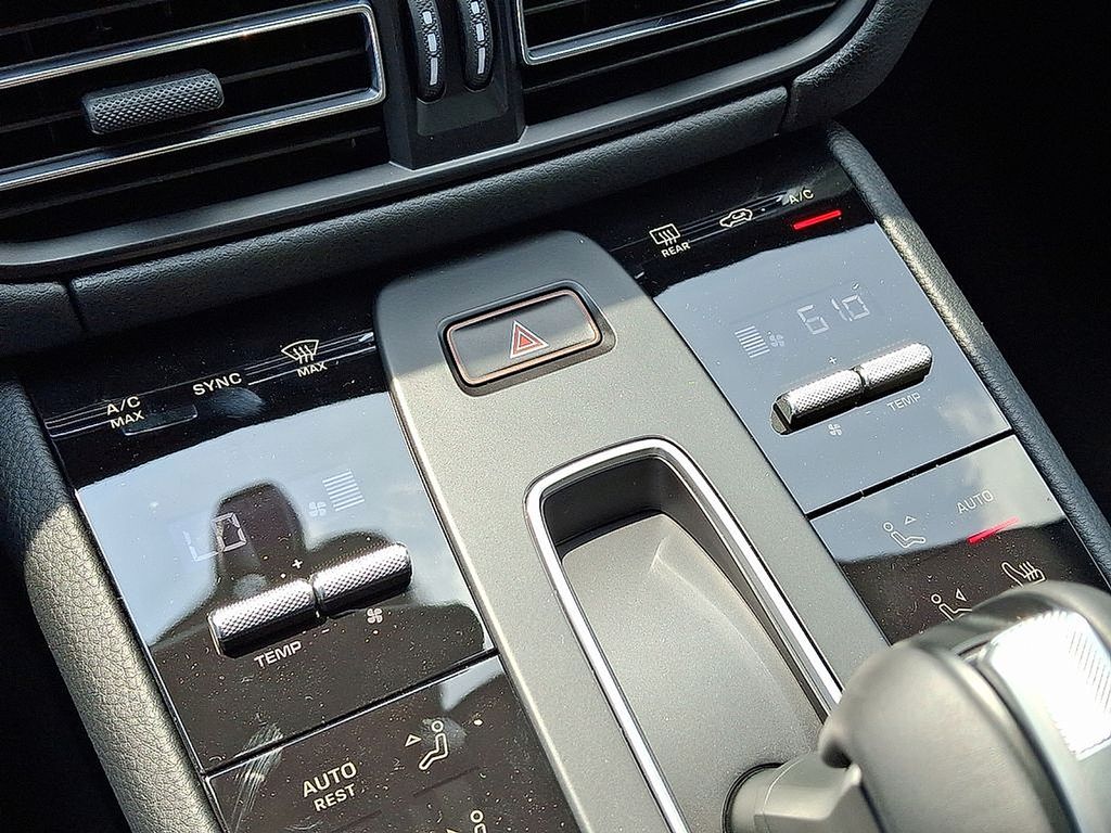 Thumbnail: 2025 Porsche Macan - 18