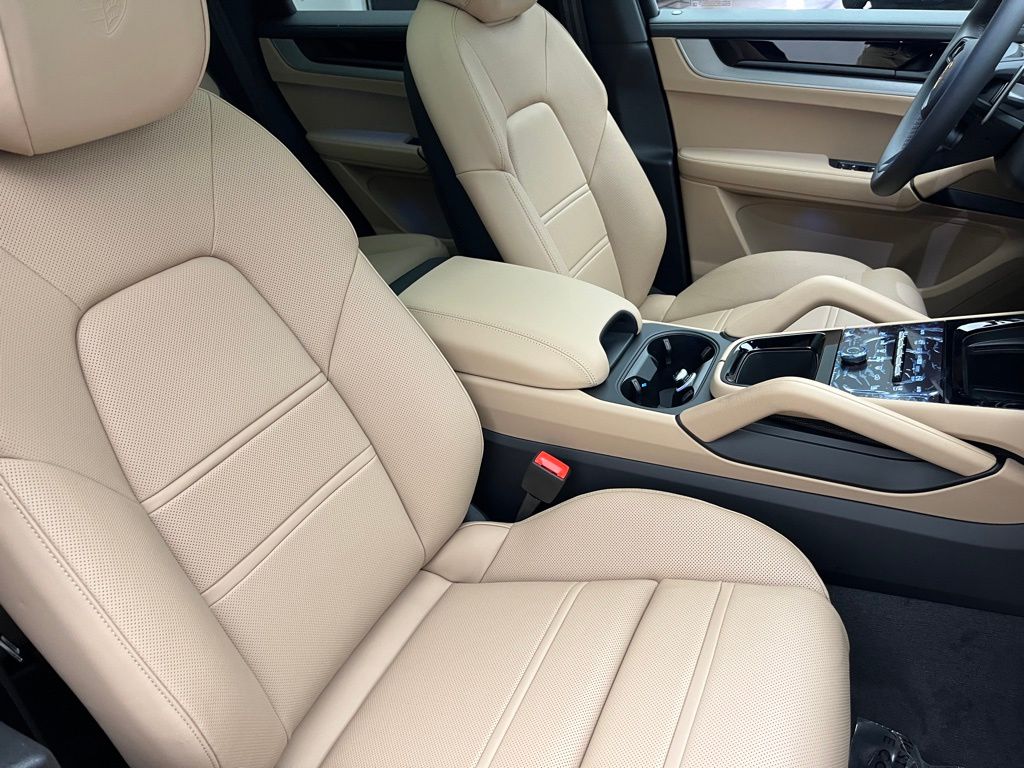Thumbnail: 2026 Porsche Cayenne - 32