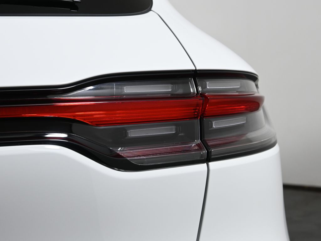 Thumbnail: 2025 Porsche Macan - 13