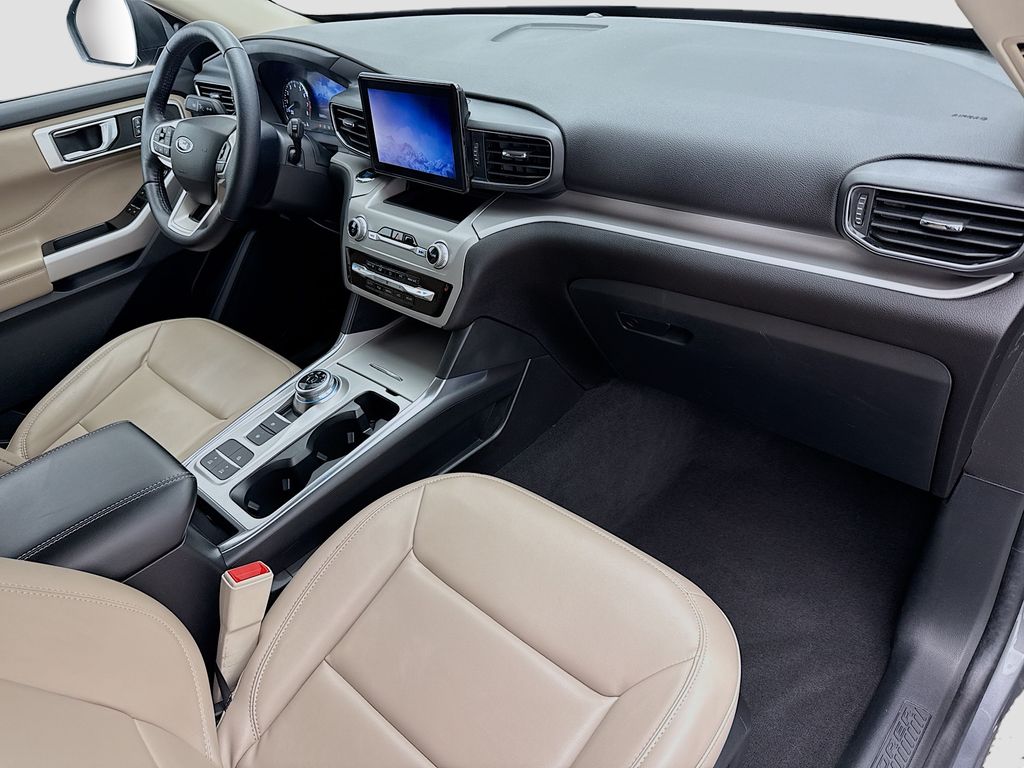 Thumbnail: 2022 Ford Explorer - 16