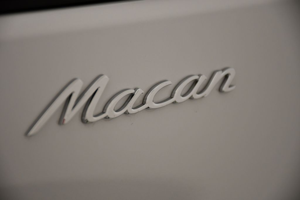 Thumbnail: 2026 Porsche Macan - 11