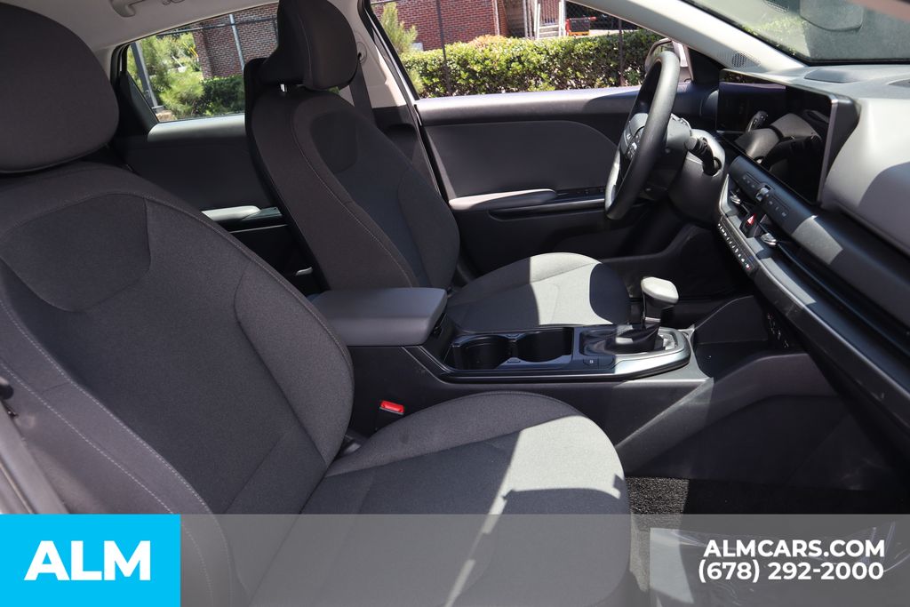 Used 2025 White Kia LXS image 25