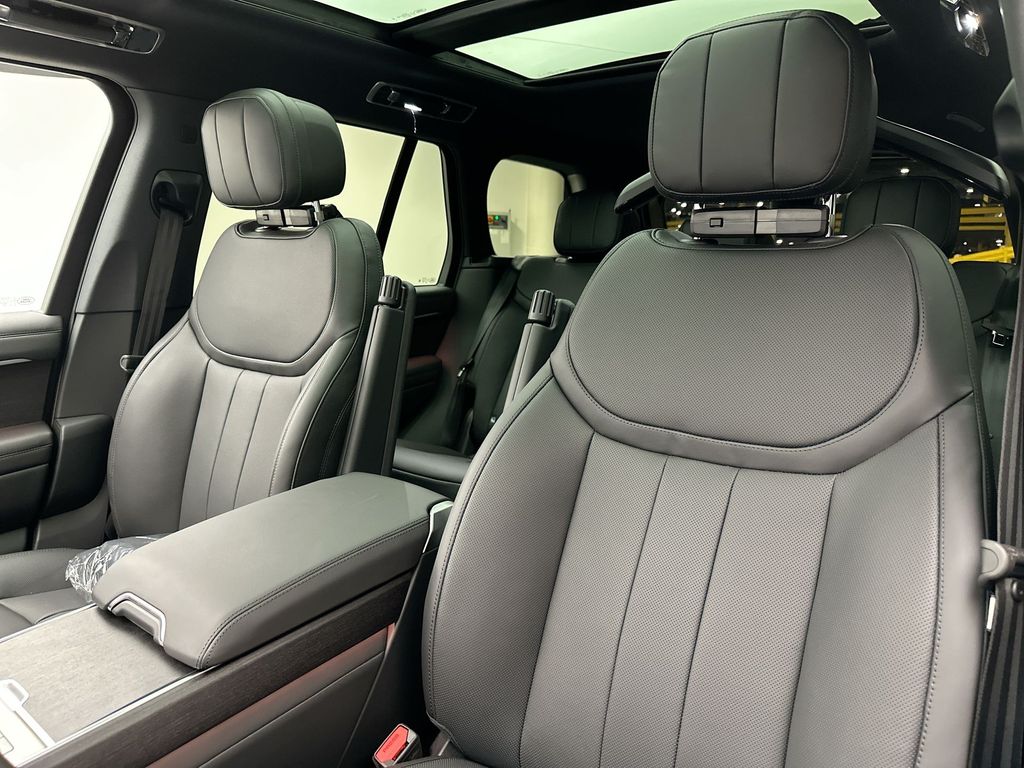 Thumbnail: 2027 Land Rover Range Rover - 10