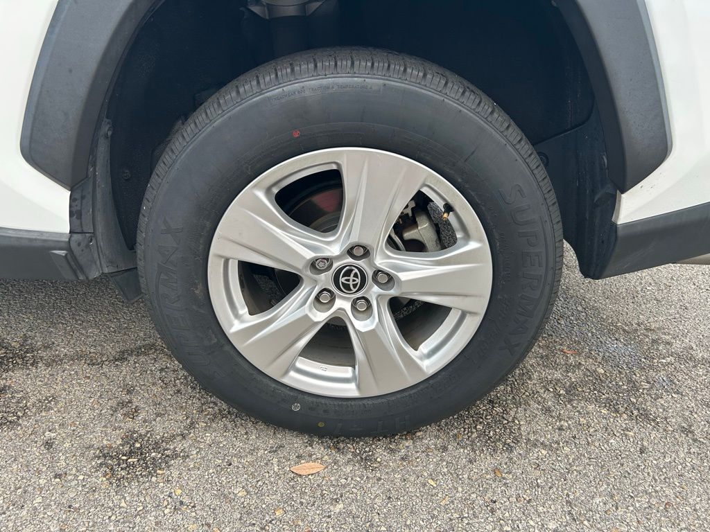 Thumbnail: 2021 Toyota RAV4 - 9