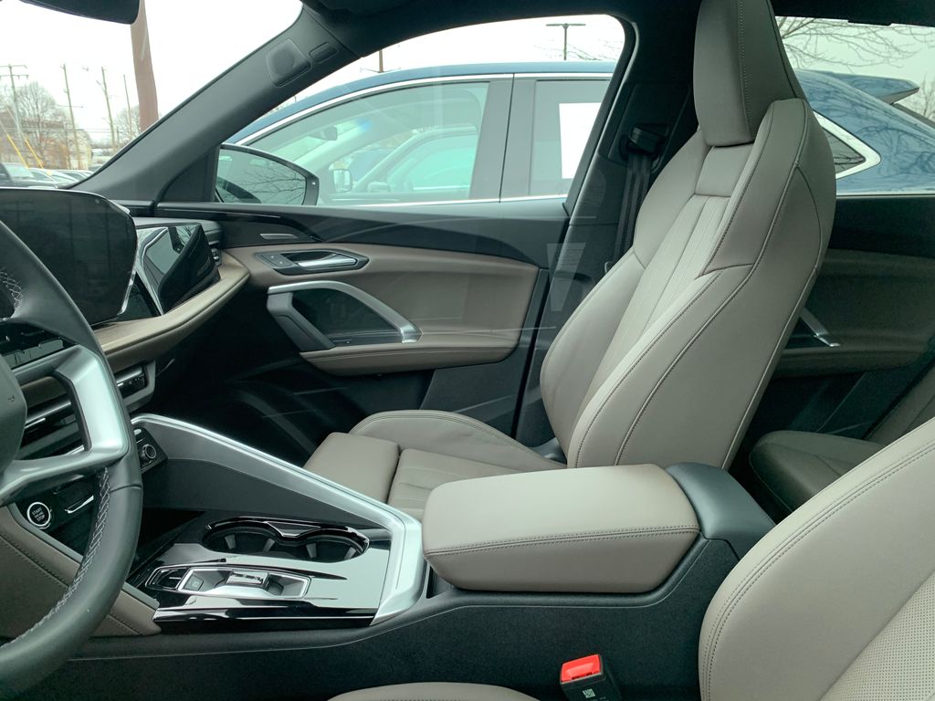 Thumbnail: 2025 Audi Q5 - 4