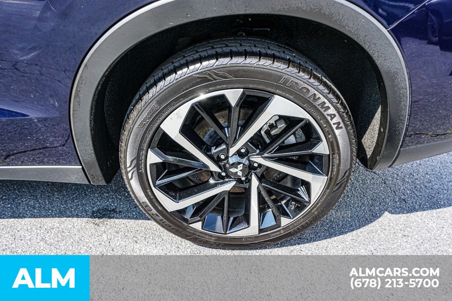 Used 2024 Blue Mitsubishi SE image 17