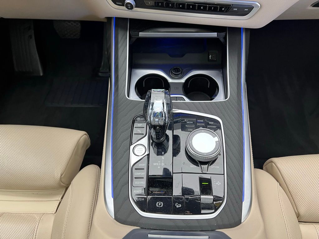 Thumbnail: 2022 BMW X7 - 13