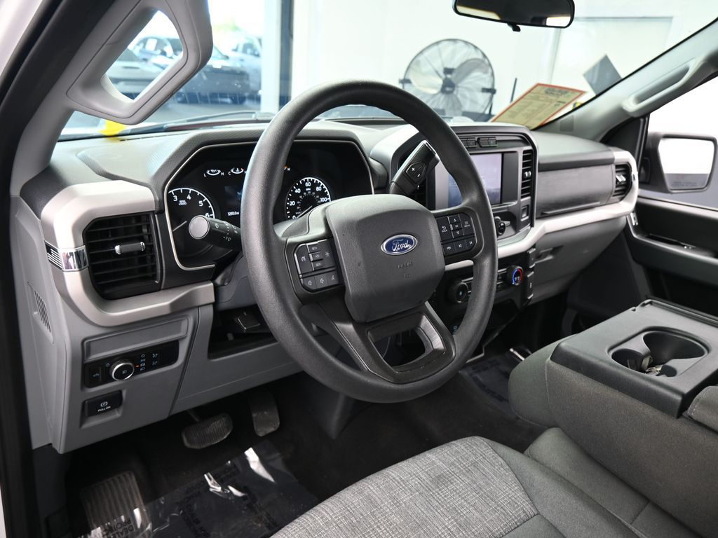 Used 2023 Oxford White Ford XLT image 10