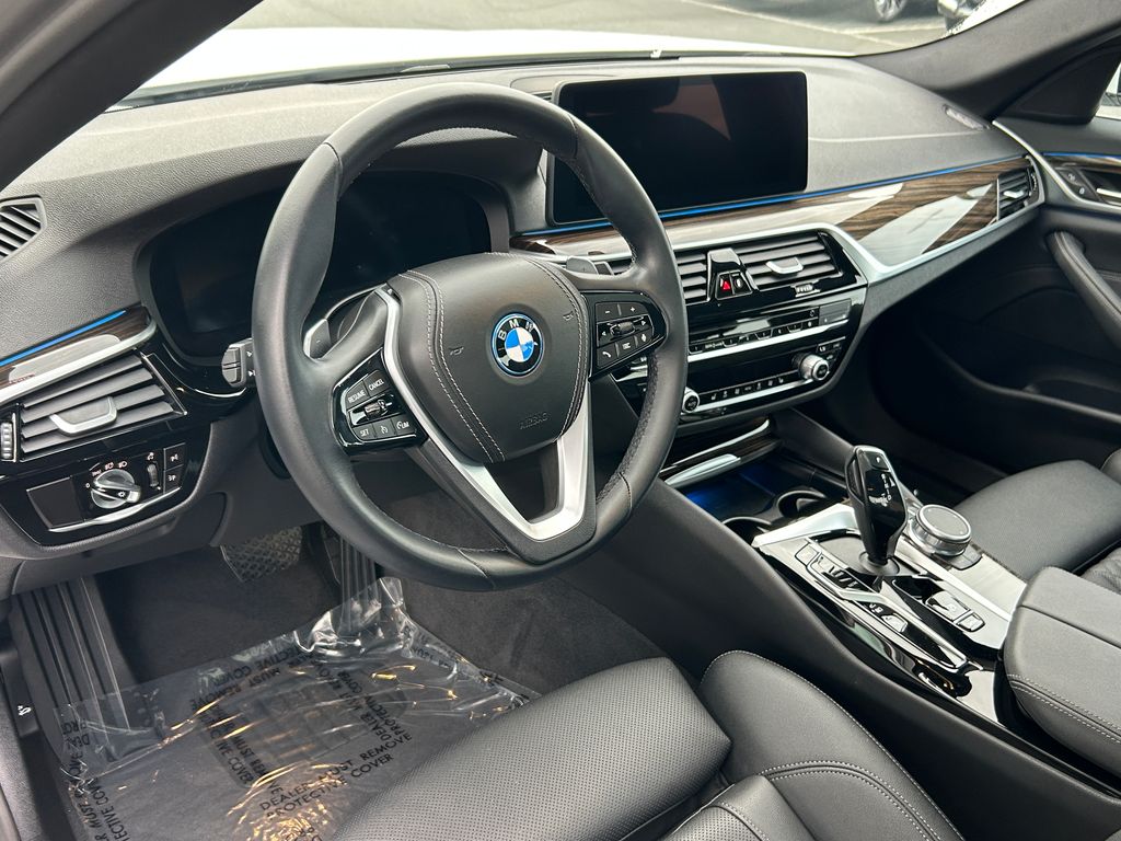 Thumbnail: 2023 BMW 5 Series - 13