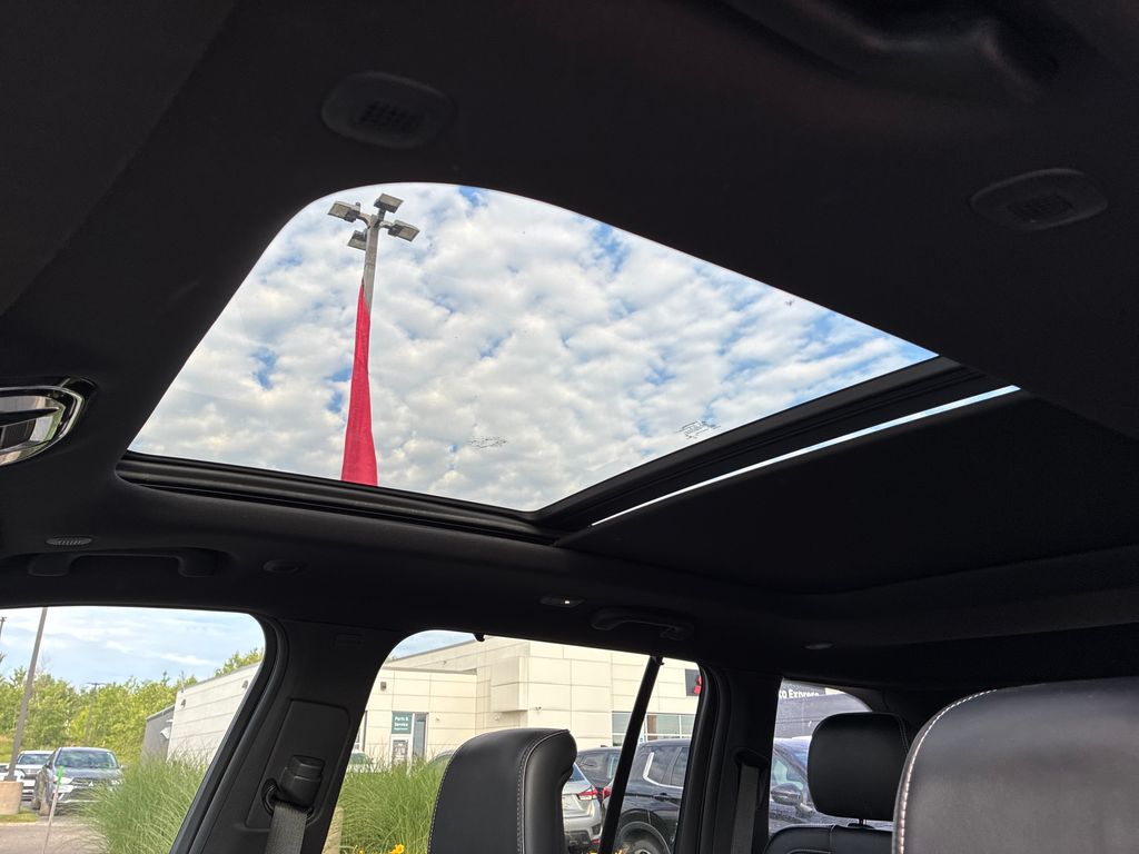 2023 Jeep Grand Cherokee Overland White at South Hills CDJR