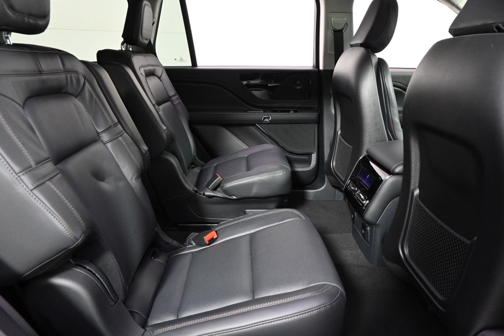 New 2026 Black Lincoln Reserve image 18