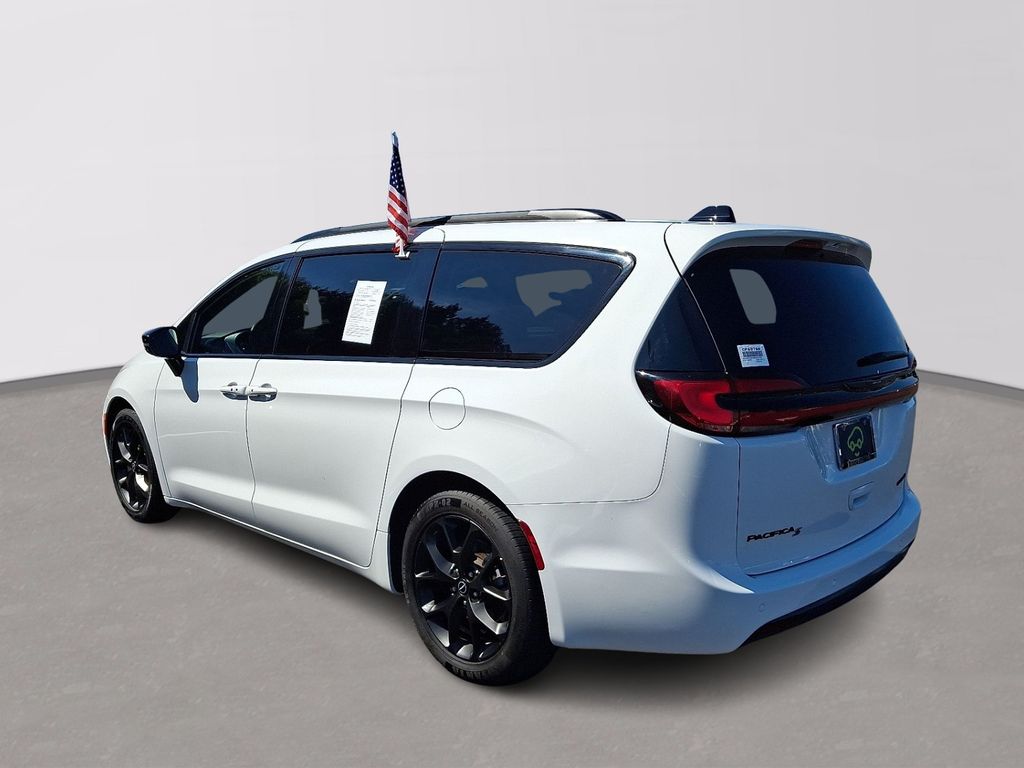 Thumbnail: 2025 Chrysler Pacifica - 4